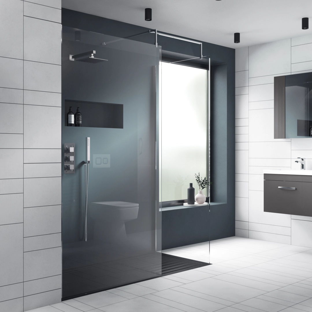 Frameless chrome wetroom screen in walk-in shower, elegant and functional design for modern bathrooms – DDL Tiles